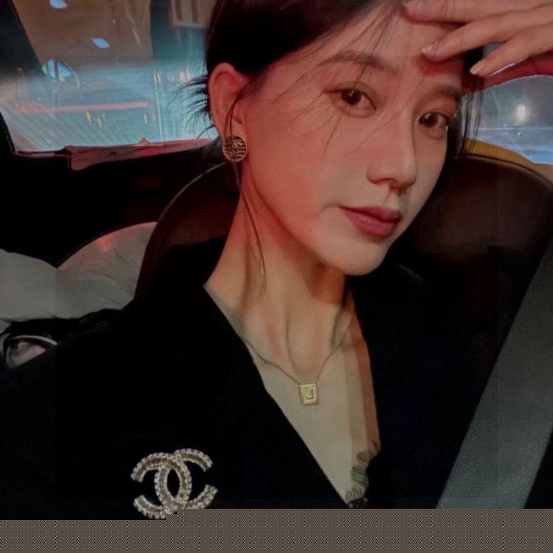 Ch*el brooches